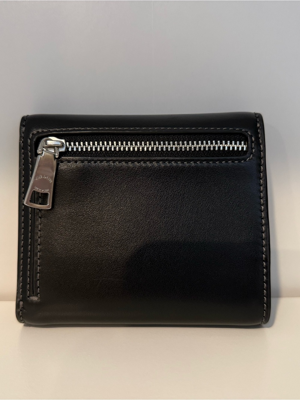 Coach Black Leather Bandit Wallet with Silver 'C' Accent - Picture 2 of 4